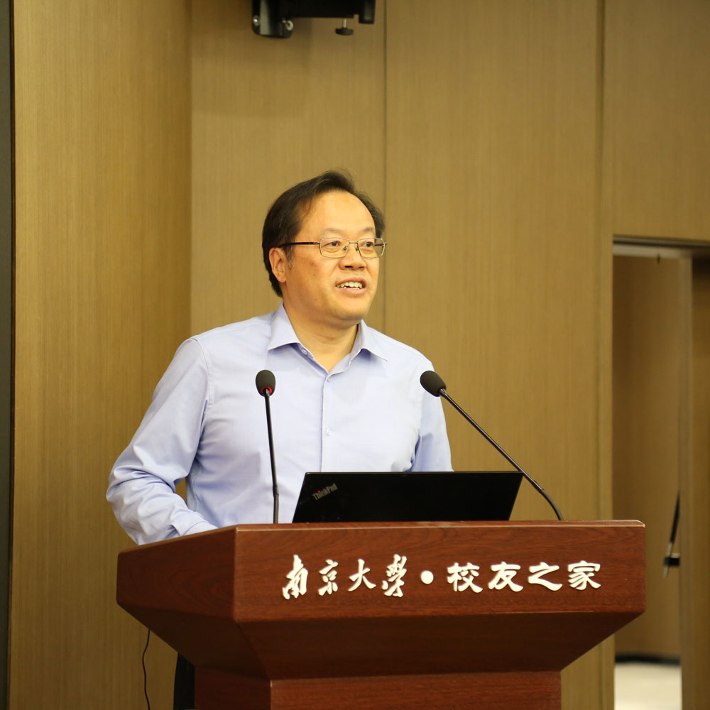 Prof Huang Zianjin, Nanjing University at the lecturn