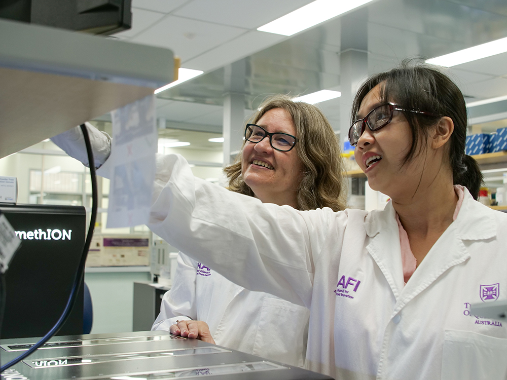Dr Natasha Hungerford and Dr Loan Nguyen in the laboratory at QAAFI