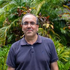 Associate Professor Daniel Cozzolino from the Centre for Nutrition and Food Sciences