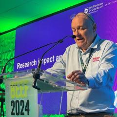Jon Condon opens UQ seminar from lectern at beef2024