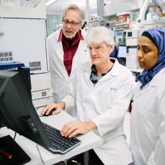David Williams and Dr Yasmina Sultanbawa in the lab