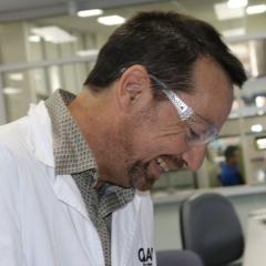 Head shot of Prof Ben Hayes in the laboratory